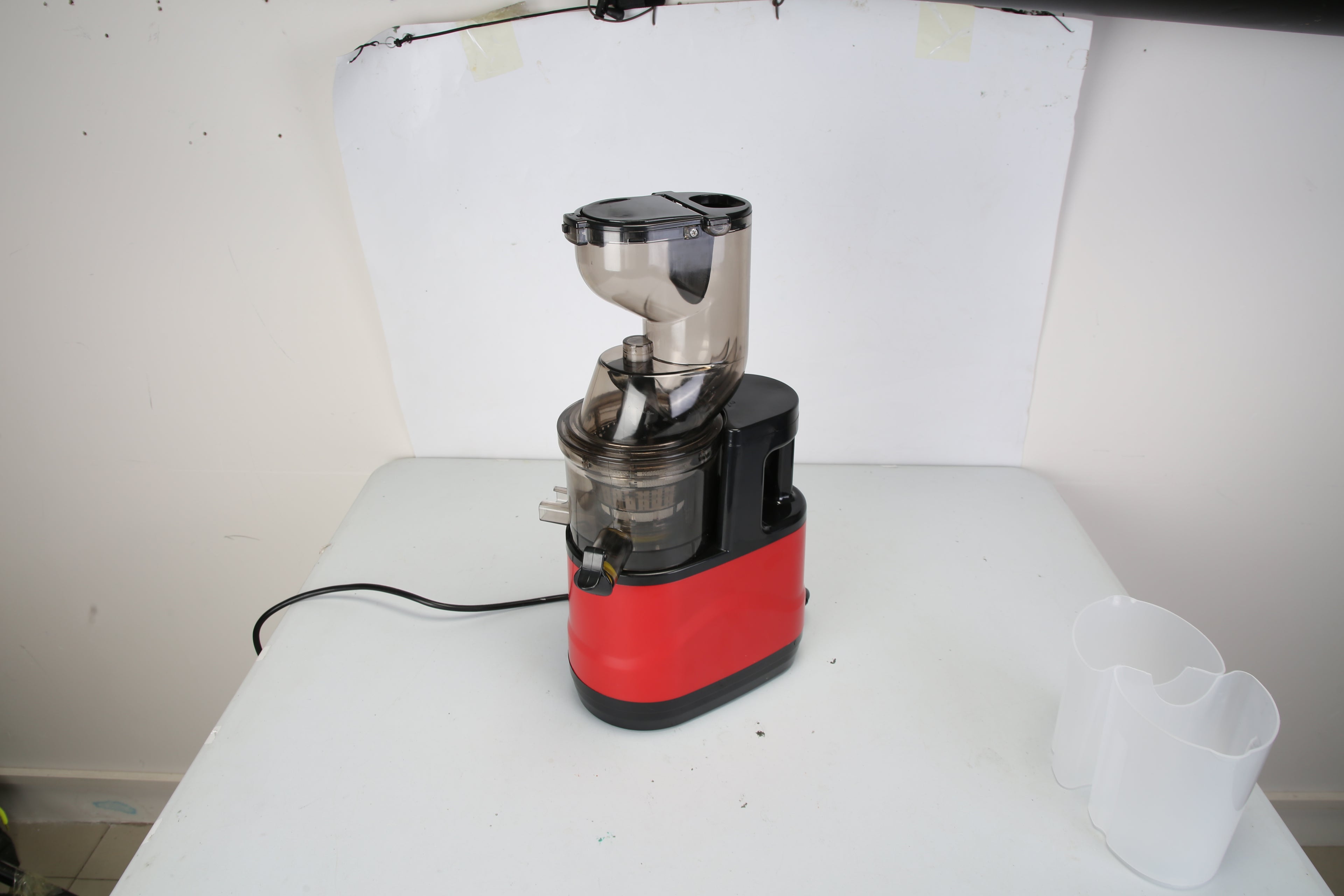 1Pc Cold Press Juicer Machine 300W Electric Slow Masticating Juicer For Whole Vegetable And Fruit With Reverse Function 2 Containers Cleaning Brush Clear Marks Easy Cleaning Fedex Shipping