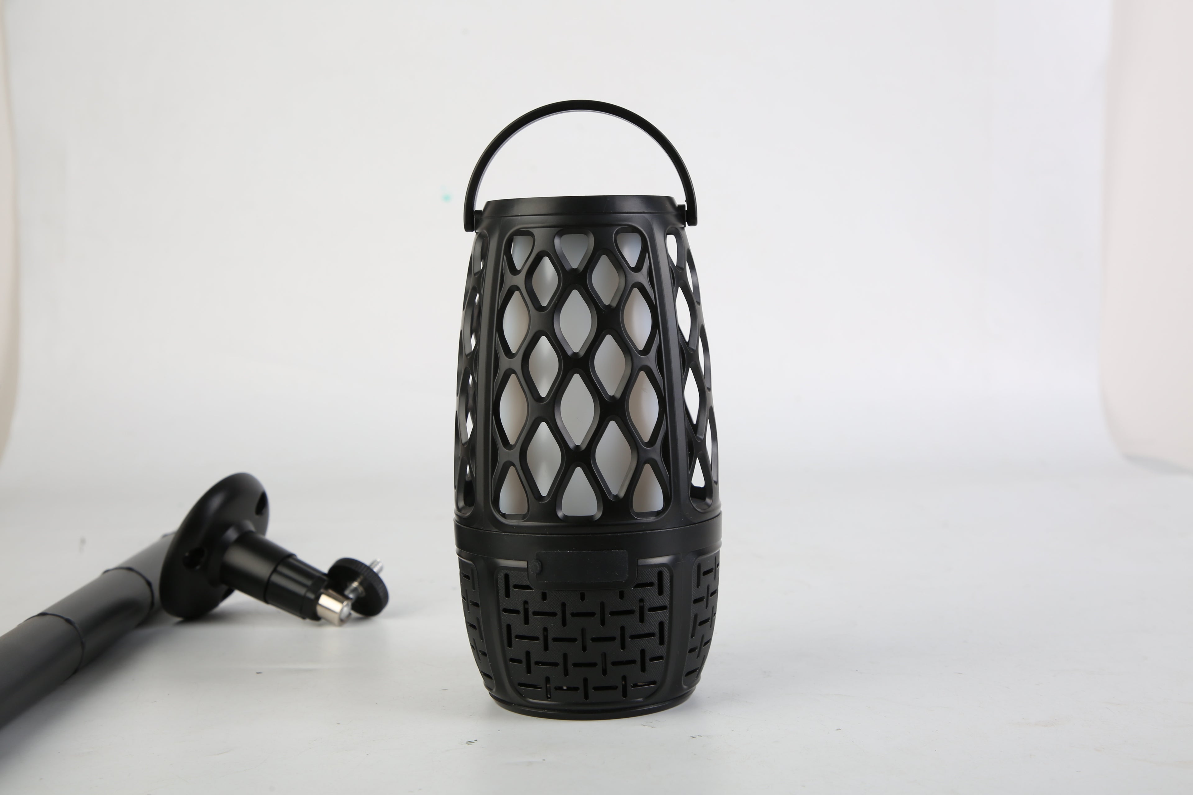 1Pc 4 In 1 Wireless 5.3 Outdoor Speaker IPX5 Waterproof Patio Speaker LED Flame Speaker With 3 Flame Light Modes Hook Stake Wall Mount Holder Sync Up To 1,00 Speakers