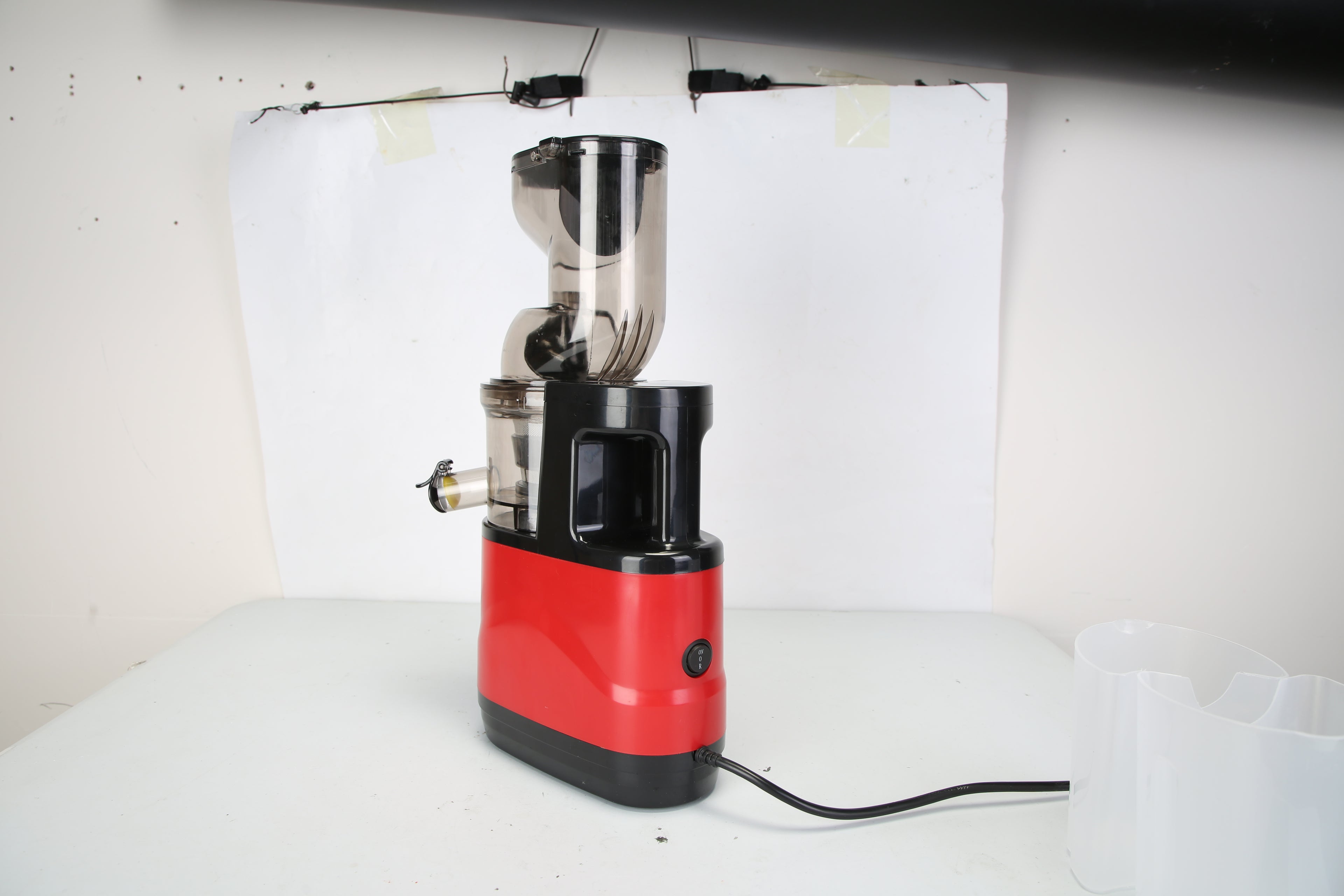 1Pc Cold Press Juicer Machine 300W Electric Slow Masticating Juicer For Whole Vegetable And Fruit With Reverse Function 2 Containers Cleaning Brush Clear Marks Easy Cleaning Fedex Shipping